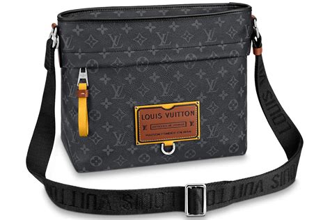 besace louis vuitton homme|Besace Zippée Monogram Eclipse .